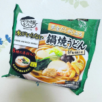 「お水がいらない 鍋焼うどん4食」だし、麺、具が一つになった鍋焼うどん。お鍋に入れて温めるだけなので、とても簡単に作れます！今回は、気分を変えて家の外で食べてみました～外で食べ&hellip;のInstagram画像