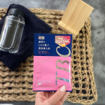 ・今夜は美容液に浸かってやる。長湯のお供はこちらの予定。この入浴料、すっごいとろみ。いままでのとろみ系とレベルが違うから。この１袋を湯船に入れるだけ。お湯全部が美容液になったみたいにと&hellip;のInstagram画像