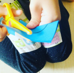 こんにちは！モニプラさんで、幼児用はさみ「かみきりくん」を試しています！刃先に安全ガードが付いているので安心でうれしいですね！安全ガード付きでもしっかり切れて、工作などもいい感じ！いっぱい使おうね😃使&hellip;のInstagram画像