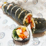 キンパ旨ぁ☺️具材もりもりで最高✨はしっこから具がバーって出てるとこもたまらん🙆#韓国料理#からあげとりちゃん #韓国キムチ日本の味付けと違う本場の味😋👌1&hellip;のInstagram画像