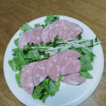 千成亭さんからチロルソーセージのモニター当選しました。サラダの上に並べて、家族みんなで頂きました。ジューシーな程よい塩加減が、とても美味しかったですね。ハムよりも、肉らしさがあ&hellip;のInstagram画像