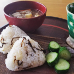 今日は珍しく夫がいないので一人で気楽なお昼ごはん。夜のために作った具沢山の豚汁と塩昆布とチーズのおにぎりで簡単に済ませました。お昼はパパっと済ませてスーパーへ行くと、気になっていたピスタチオの&hellip;のInstagram画像