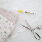 *🖋*前から存在は知っていたシリコンペン .でもテフロン押さえも持ってるし特に困らなくてずっと気になりつつスルーしてたこの子 ☺︎今回お試しさせて頂けたのだけど早く買えば良かったと思い&hellip;のInstagram画像