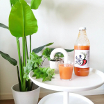 健康のために一時期人参ジュース箱買いしてたんだけど今回は瓶入りの出口崇仁農園の奇跡の人参ジュースを飲んでみたよ✨こちら添加物を一切使用しておらず安心して飲めます&hearts;️まるごと&hellip;のInstagram画像