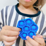 ꔛ‬𖤐˒˒*アメリカ🇺🇸で大人気❗️Go Pop🌈リニューアルして日本に登場🇯🇵キーホルダーにもなるコンパクトサイズで小さな子供でもがポコポコ楽しめる👆シリコン製のスク&hellip;のInstagram画像