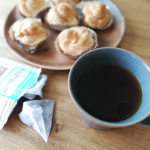 9年前、妊娠中にいいよーって事で知ったルイボスティー。それから好きになって、今でも愛飲しています(๑&rsquo;ڡ&rsquo;๑)୨♡今日のおやつのお供はTIGERさんのプレミアム・ルイボスティー。TIG&hellip;のInstagram画像