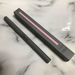 チャコット　ブラッシュアップアイブロウ241 ブラウンスクリューブラシ付きの「なぎなた型」のアイブロウペンシル。立てて使うと一本ずつ細くラインが描け、平たい面でぼかすと立体的で&hellip;のInstagram画像