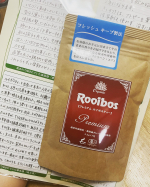 📣プレミアムルイボスティーの紹介.ルイボスティーの中でも、オーガニック認証を取得した最高級グレードの茶葉を100%使用しています。遠赤焙煎で香りを高めたルイボスティー茶葉を『フレッシュ・キ&hellip;のInstagram画像