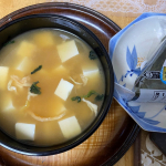 マルサンアイのだし香る鮮度みそあわせで手軽に作ったお味噌汁とおにぎりで軽めの食事 #鮮度みそ #マルサンアイ #marusanai #だし香る鮮度みそあわせ650g #大容量 #液状みそ #時短調味料&hellip;のInstagram画像