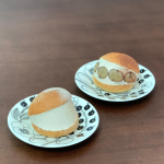 2021/10/23この日の#おやつ は、お家で#マリトッツォ ♪♪#チャイクリームのマリトッツォ 🫖#チャイクリームと栗のマリトッツォ 🌰モニターで頂いた、粉末のインスタ&hellip;のInstagram画像