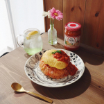 電子レンジで作れちゃうまんまるオムライス🥚🍽中のライスはケチャップじゃなくてデラノンナのトマトと3種のチーズを使って味付け🥰あとは塩胡椒だけで味が決まるから簡単💓仕上げにもかけて完成🍅&hellip;のInstagram画像