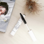 🌹..💐マイサロン ヘアキープコート💐.最近愛用してるアホ毛対策！💁🏻.万年アホ毛民なので、出掛ける際はスティック状のバームを使って抑えつけていたのですが、&hellip;のInstagram画像