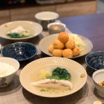 2021/10/21この日の#晩ごはん は、鮭フレーク を使って、お手軽な揚げ物を♪♪#鮭と明太のチーズ入りコロッケ#鶏とはんぺんのすまし鍋 #焼き茄子 🍆函館あさひ &hellip;のInstagram画像