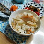本日はテーブルランド様の山菜釜飯の素をお試しさせてもらいました🍚３合ご飯を洗い中に入っていた出汁と具材を足すだけ✨あっという間に簡単ごはんの出来上がり♡山菜はあまりお家&hellip;のInstagram画像