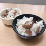 .テーブルランド株式会社様よりきのこ釜飯の素を頂きました🌸家の炊飯器はMAXが3合で3合の炊き込みご飯をすると上手く炊き上がらないことがあるので今回は2合で炊飯！商&hellip;のInstagram画像