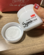 ..シワ改善+美白など12の効果が認められた無添加　薬用オールインワンゲルを使用して、どれくらい目尻とクビの皺に効果あるか実験してみようと思います✨肌馴染みが良くこってりめのテクスチャーだ&hellip;のInstagram画像