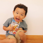 マイハサミが嬉しくて、テンションあげあげの人です😂「はじめてのはさみ　かみきりくん」刃先に安全ガードがついていて、うっかり注意がそれやすい、これくらいの時期の子でも安心❤️&hellip;のInstagram画像