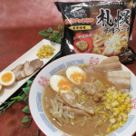 ㈱キンレイ.『お水がいらない　札幌味噌ラーメン』..【元々入ってる具材】.⭐鉄鍋で炒めた肉野菜(豚ミンチ、玉ねぎ、もやし)⭐白ネギ⭐メンマ...【ち&hellip;のInstagram画像