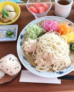 .次女の出産の際お世話になった産院のお食事彩りがきれいで真似したくなる盛り付け❤️入院は嫌だけどまた食べたいなー🤤1Fのカフェ、再開してくれないかなー🤤❤️#野菜をMOTT&hellip;のInstagram画像