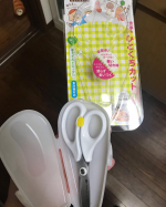 フィットカットカーブを試してみました！おちびが大好きな焼きそばで！簡単に切れるけどちゃんとロックもケースもあるので安心安全♪　#プラス #ひとくちカット #フィットカットカーブ&hellip;のInstagram画像