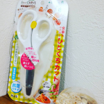 .プラス様より、食事用はさみ「フィットカットカーブ ひとくちカット」をいただきました☺️💓..家に麺カットはさみならあるのですが、名前の通り柔らかい麺しか切れず&hellip;。上の子が２歳&hellip;のInstagram画像