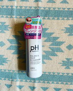 pdcのPH Balancer炭酸泡クレンジングを使用してみました。クレンジングが炭酸泡なので肌への摩擦の負担が無いのがとでも良いです。きめ細かい泡でメイク落ちが良いです。続け&hellip;のInstagram画像