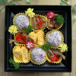 朝ご飯にまたおにぎり&hellip;😅お弁当に必須アイテムのカップを使って、取り分けお弁当を作ってみました。今は大皿料理をおもてなしすることが難しく感じられますが、このように個別カップに取り分ければ、お好きなも&hellip;のInstagram画像