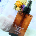 《ヘアケア》ハーバルリーフ オーガニックヘアオイルこんにちは :-)青空が気持ち良いですね☀️最近、おうちで髪質改善しています✌🏻使っているヘアオイルを紹介させてください！☘〜～～～～～&hellip;のInstagram画像