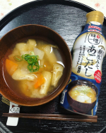 マルサンアイ様からだし香る鮮度みそ PREMIUMあごだしいただきました。液状みそなのですぐに溶けます。にんじんと大根と薄揚げのみそ汁は野菜を煮たのでお鍋を使いました。豆腐と乾&hellip;のInstagram画像