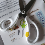 フィットカットカーブのモニターに当選しました✨はじめてのフードカットはさみ✂️今回はうどんとフルーツをカット✂️いつも包丁とまな板使って切ってたから洗い物が減って嬉しかったー&hearts;️安&hellip;のInstagram画像