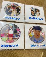 ..またまた『みんなのバッジ @minnano_badge 』さんでバッジを作りました👌🏻✨以前作った娘のバッジが幼くて&hellip;今現在の子供達のバッジを作成✨あとはマグネットも💕マグ&hellip;のInstagram画像