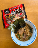 ・・今回は #キンレイ 様から 『水のいらない横浜家系ラーメン』をご紹介させていただきます🍜・こちらはスープと麺が冷凍されておりお鍋で温めるだけで食べられます🍜・味もラーメン屋さんで食&hellip;のInstagram画像
