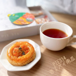 ~おうちカフェ~『香るパイ 南瓜』期間限定ほんのりスパイスが香る南瓜のパイをいただきました！シナモンやナツメグなどのスパイスを入れたアーモンドクリームと南瓜がとっても合っていておいしい&hellip;のInstagram画像