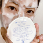 またまた炭酸パックプルリの登場です👏👏使い方は簡単で、ジェルと粉末をグルグル混ぜて肌に乗せるだけ。しばらく待って、固まったプルプルのパックをはがすと、モチモチ肌に❤️❤️最初は少しピリ&hellip;のInstagram画像