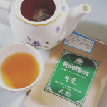 この時期、肌の痒み、衰えや巡りが気になりませんか😱？最近知ったのですがルイボスティーって 抗アレルギー作用のある成分や糖上昇を抑えるアスパラチンが含まれていてアンチエイジングにも良いんですって&hellip;のInstagram画像