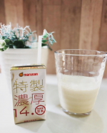 ＊マルサン　特製濃厚14.0無調製豆乳＊豆乳は女性の身体に嬉しい成分が多いので毎日飲んでます。こちらは名前の通り濃厚な無調製豆乳。大豆固形分14.0%はけっこう濃いのですが、とって&hellip;のInstagram画像