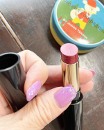 無添加化粧品エポラーシェ@eporashe  唇のうるおいを逃さない無添加リップ「モイスチャーリップスティック」は 秋冬にぴったりの深いレッド「リッチレッド&hellip;のInstagram画像