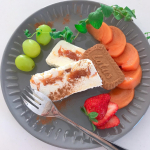 いつかのおやつ。柿ジャムのチーズケーキアイス。***柿が有名なところに住んでいます。今年も路上で販売されている１袋4個入り&yen;100とかのお値打ち柿（大きめ早生富有柿✨✨傷も&hellip;のInstagram画像