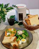 こんにちは😃普段必ず一日4、５杯はコーヒー☕️を飲んでる私。ホットもアイスもどちらも大好きなんだけど、自宅で5分で簡単にできるコールドコーヒーができちゃうコーヒーメーを使ってみたの❤️&hellip;のInstagram画像