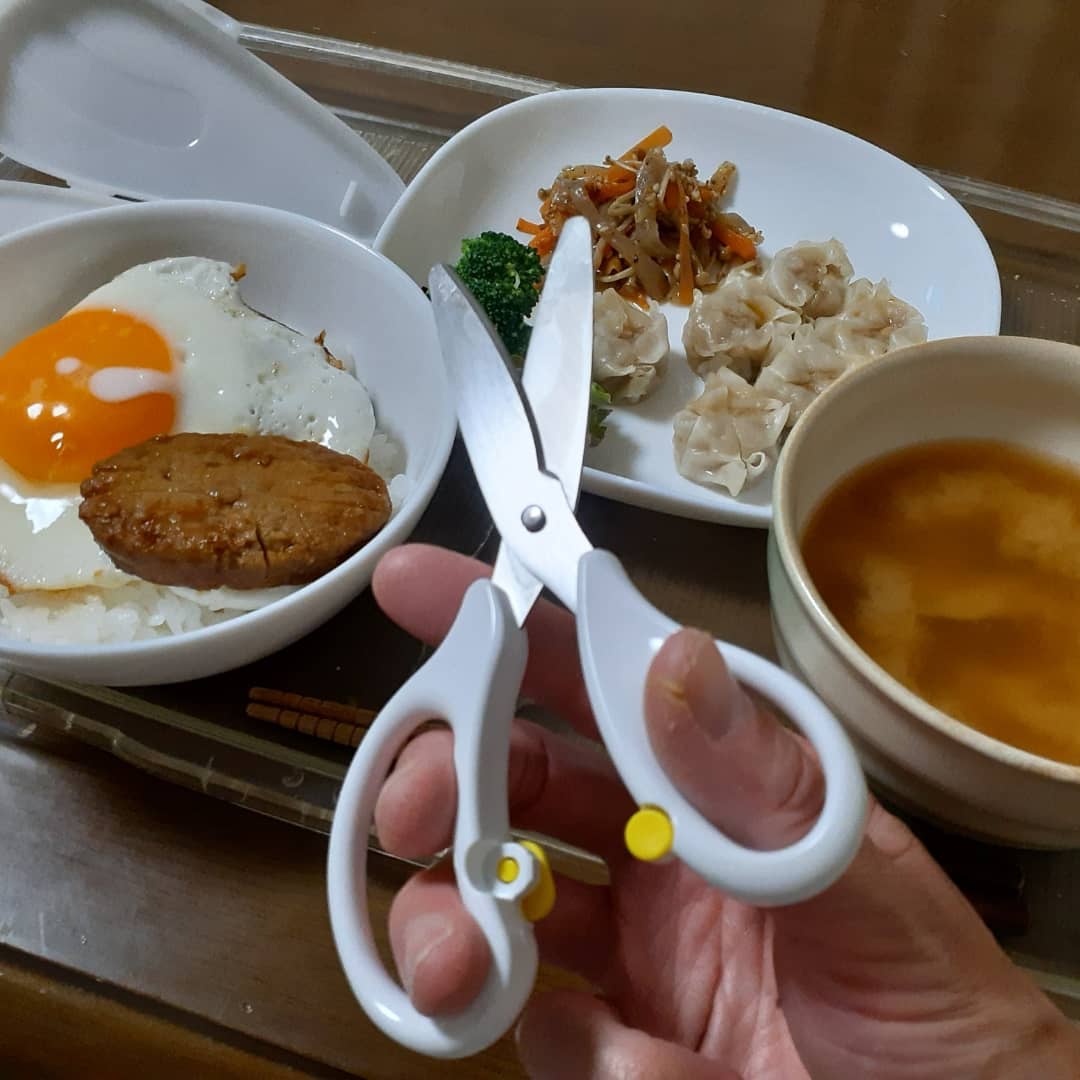 口コミ投稿：食材をスムーズにひとくちカットできるから離乳食にとっても便利！チャイルドロック…