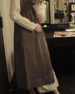 【#nissen 重ね着風ドッキングニットワンピース】 シャツとニットベストがドッキングされてて、一枚でサラッと着れるのがいいね！デザインと色味は可愛い🥰ただ、生地が薄くてシャ&hellip;のInstagram画像