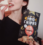これ、食べてみて欲しい🎶本当にクセになる美味しさ!!濃厚なのにギルトフリーのお魚の皮で作られた【トトチップる】魚の皮は栄養価が高くフィッシュコラーゲンもたっぷりなんだそうで&hellip;のInstagram画像