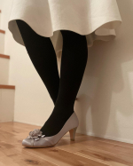 急に肌寒くなり冬支度モード1番冷えるのは足元ではないかしら？去年もタイツを色々と試しましたが今年もさらに良いものを発見❣️#スリムウォーク黒の80デニールのタイツ@sl&hellip;のInstagram画像