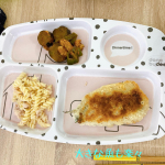 今日は鰯のフライを、でーんとのせてみました。大きくてもバッチリ！右上にはポン酢をいれて、ちょんちょんしながら食べてくれました🤗#donebydeer_japan #ダンバイディア #n&hellip;のInstagram画像