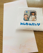 ..先日作った『みんなのバッチ』マグネットverと湯浅醤油を持ってばあばの家に♡本当はバッチをプレゼントしたかったんだけど、鞄につけて落としたらショックだからってマグネットにする事に😅&hellip;のInstagram画像