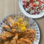 エスニックチキンカツ1. 鶏胸肉を一口サイズのそぎぎりにし、ナンプラー大さじ1オイスターソース大さじ1/2はちみつ大さ1/2酒大さじ1の漬けダレにつけもみこんでおく。2. 鶏肉に小麦粉&hellip;のInstagram画像