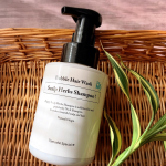 名前のインパクトがすごいシリーズ第２弾！魂のハッピースカルプハーブ泡シャンプー🌿天然由来100％のオーガニック無添加頭皮ケアシャンプー。ハリ、コシを与えて髪質の改善を目指します✨キューティ&hellip;のInstagram画像