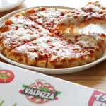 イタリア産冷凍ピザ「ヴァルピザ　マルゲリータ　25㎝」をお試しさせていただきました。 ヴァルピザ Valpizza 社は、イタリア北部、ボローニャにある大手冷凍ピザメーカー。ピ&hellip;のInstagram画像