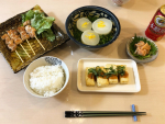 本日の夕食と昼ごはん🍚紀乃家さんのしそねり梅のモニターをさせていただきました✨チューブで使いやすく、夕食はしそねり梅に少し手を加え揚げ出し豆腐の梅ソースに、職場へのお弁当へはお米もご馳走に&hellip;のInstagram画像