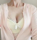 🤍エレアリーナイトブラ🤍寝ている間も谷間を崩さない😘こんなに盛れるのに全然苦しくなくて、何よりも可愛い〜💞💞💞#パジャマ #ルームウェア #エレアリーナイトブラ #ナイトブラ #m&hellip;のInstagram画像